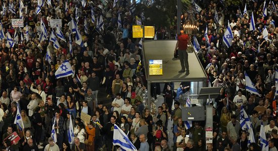 Pusgads kopš 'Hamās' uzbrukuma: Izraēlā notiek plaši protesti