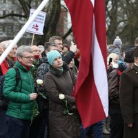 Foto: Leģionāru atceres gājiens Rīgā pulcējis vairāk nekā 1000 cilvēku