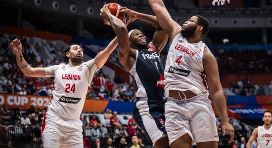 Francijas basketbolisti izglābjas no kauna, uzvarot Libānu