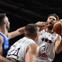Latvijas basketbolisti ar skaistu uzvaru atvadās no līdzjutējiem pirms 'Eurobasket 2017'