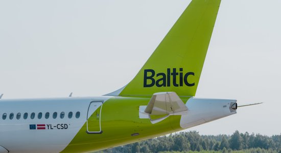 ФОТО: airBaltic выпустил ежегодный календарь с девушками авиакомпании
