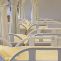 Covid-19 pacientu skaits Latvijas slimnīcās atkal pārsniedz 400