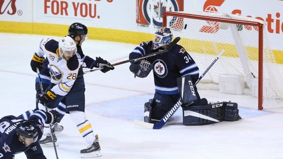 Winnipeg Jets goalkeeper Michael Hutchinson vs Sabres Zemgus Girgensons