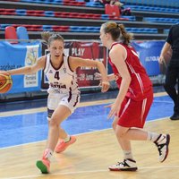 Latvijas U-18 basketbolistes piedzīvo sagrāvi pret Ungāriju; izšķirošā cīņa par A divīziju pret Izraēlu
