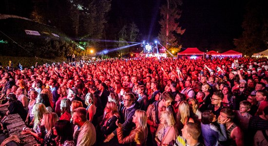 Lielākais bezmaksas festivāls 'Fono Cēsis' izziņo pirmās dienas mūziķus