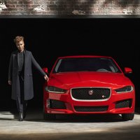 Jaguar показал первую официальную фотографию новой модели
