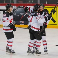 Kanādas jaunie hokejisti pēc Stečera meistarstiķa papildlaikā pārsteidz KOK vienību