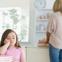 14 padomi, kas palīdzēs bērnu audzināt bez kliegšanas un sodiem