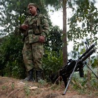 Kolumbijas armija bombardē FARC nemiernieku bāzi