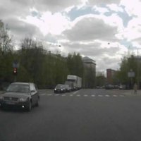 Video: 'Volkswagen' nekaunīgi šķērso krustojumu pie sarkanās gaismas
