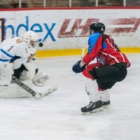 Cīniņš hokeja virslīgā: 'Zemgale/LLU' dramatiskā spēlē uzvar 'Rīgu'