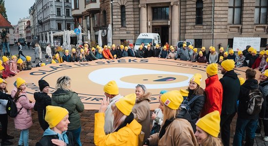 Foto: Zibakcija 'Olas ir spēks!' Doma laukumā