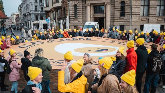 Zibakcija 'Olas ir spēks!' Doma laukumā - 17