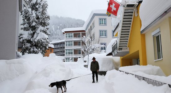 На Давос обрушился снегопад: не все мировые лидеры успеют к началу форума