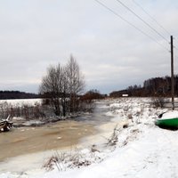 Brīdina par upju applūšanu Kurzemē