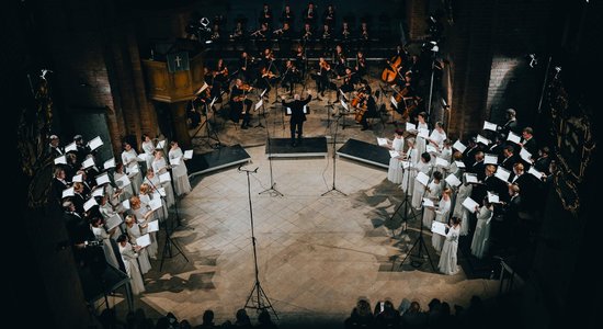 Bezmaksas koncertā uzstāsies koris 'Latvija' un 'Sinfonietta Rīga'