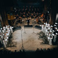 Bezmaksas koncertā uzstāsies koris 'Latvija' un 'Sinfonietta Rīga'