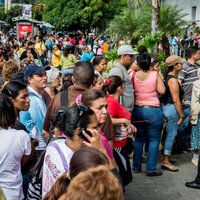 Preču deficīts Venecuēlā: valdība pārņem vienu no lielveikalu ķēdēm