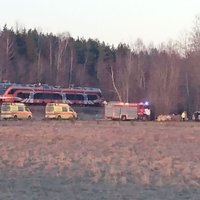 Foto: Vilciena un automašīnas sadursmē Igaunijā divi bojā gājušie
