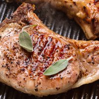 Vai strauji apbrūnināta gaļa ir sulīgāka? Ceturtdienas idejas dažādiem ceptas gaļas ēdieniem