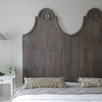 Interjera rozīnīte guļamistabā – interpretācijas gultas galvgaļiem