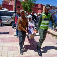 Zemestrīcē Marokā bojāgājušo skaits pārsniedzis 2100