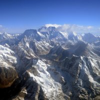 На Эвересте лавина погребла 15 альпинистов