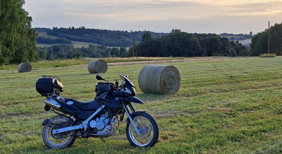 Pirmdien gaiss iesils līdz +24 grādiem, austrumos turpināsies lietusgāzes