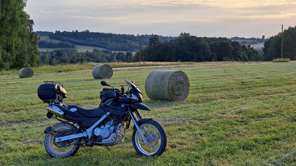 laika ziņu motocikls