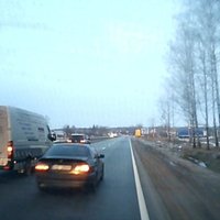 Video: Jestrs BMW šoferis traucas pa Daugavpils šoseju