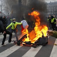 "Желтым жилетам" запретили митинговать на Елисейских полях