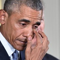 Обама заплакал, выступая в Белом доме о введении мер по контролю за оружием