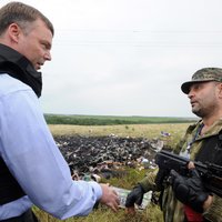 EDSO novērotāji ieradušies MH17 avārijas vietā; kaujinieki ļāvuši tikai daļēju piekļuvi