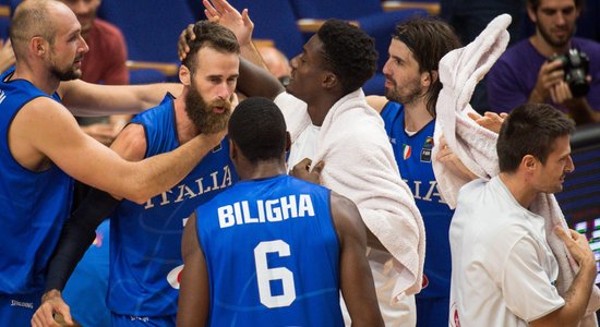 Video: Bloķēti metieni, 'danki' un metiens no centra – 'Eurobasket' dienas TOP 5