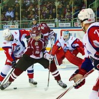 Video: Rīgas 'Dinamo' spēle kā pa viļņiem un zaudē 'Lokomotiv'
