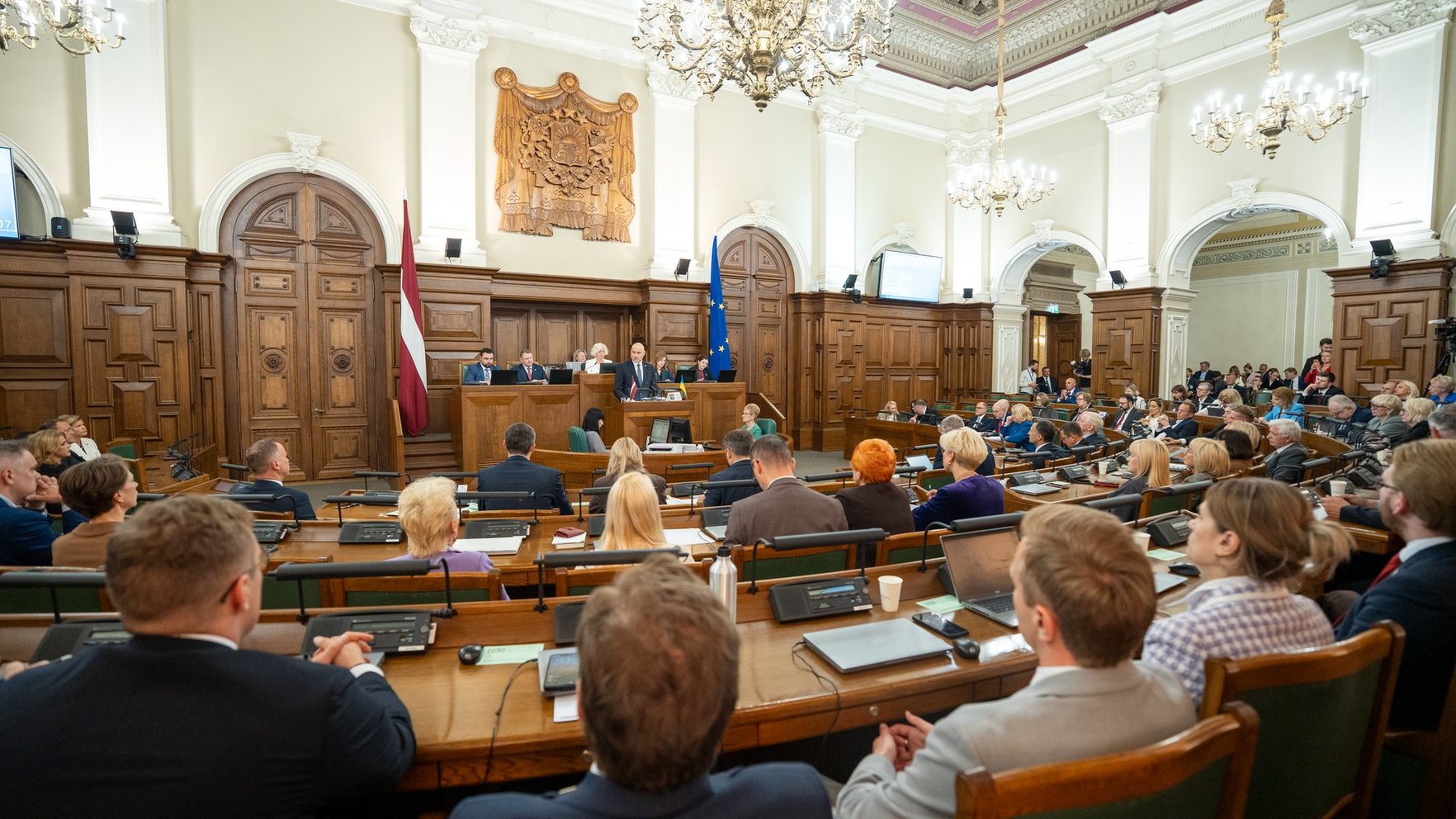 Turpinās kandidātu sarakstu iesniegšana 15. Saeimas vēlēšanām
