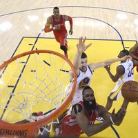 'Warriors' uzvar arī NBA Rietumu konferences finālsērijas otrajā spēlē