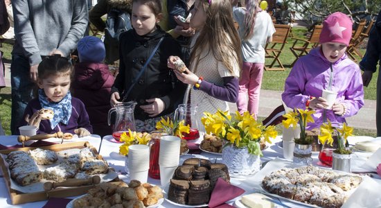 Garda maltīte un koncerti – parādi 'Delfi Aculieciniekam', kā svini 4. maiju!