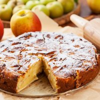 Царский десерт: шарлотка с яблоками и русская шарлотка