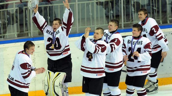 Latvijas U-18 hokejisti sagrauj Ungāriju - 34