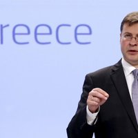EP deputāti ar Dombrovski debatēs par palīdzības programmu Grieķijai