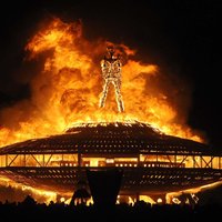 Fotoreportāža: Nevadas tuksnesī plosās ugunīgais festivāls 'Burning Man 2013'