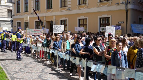 Pedagogu pikets pie Saeimas 2022. - 27