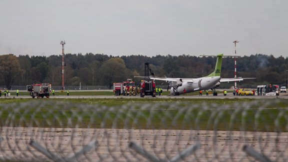 'airBaltic' avārijas nosēšanās Rīgas lidostā - 3