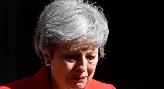 Премьер Британии Тереза Мэй объявила об уходе в отставку и заплакала