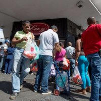 Venecuēlā aizliedz biežāk par divām reizēm nedēļā iepirkties valsts veikalos