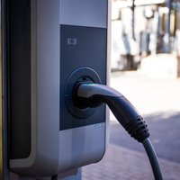 Aicina izmantot iespēju attīstīt elektroauto uzlādes punktus ar ES līdzfinansējumu