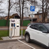 Novembrī Latvijas elektroauto uzlādes tīklu 'e-mobi' papildinās 40 jaunas stacijas