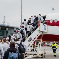 Foto: Latvijas hokeja izlase dodas uz pasaules čempionātu