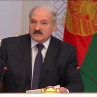 Lukašenko pieprasa tirdzniecību ar Krieviju veikt dolāros vai eiro